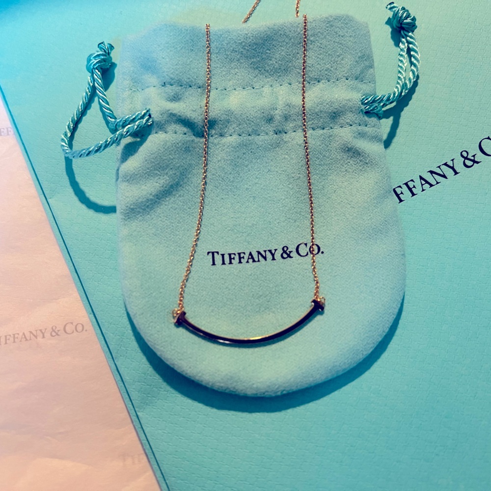 Like new Tiffany Rose T bar “smile”